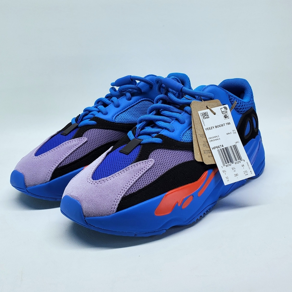 Yeezy Boost 700 - Picture 4 of 8